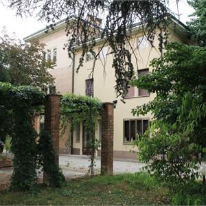 Villa In Vendita a Modena