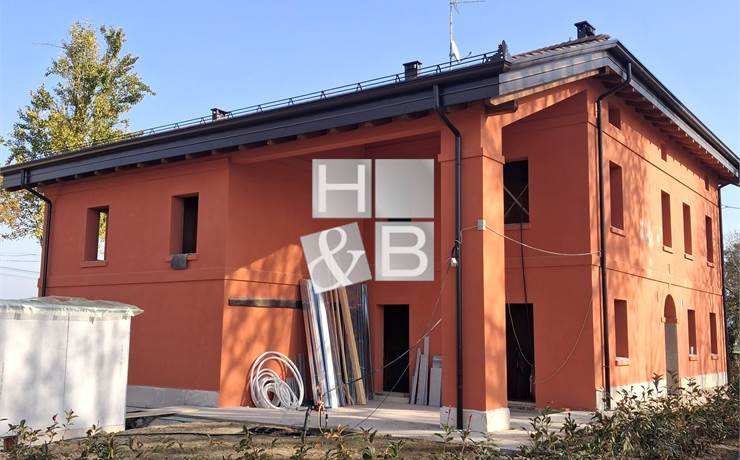 PORZIONE DI VILLA CON GIARDINO DI 113 MQ