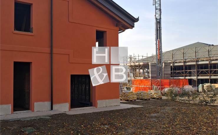 PORZIONE DI VILLA CON GIARDINO DI 355 MQ